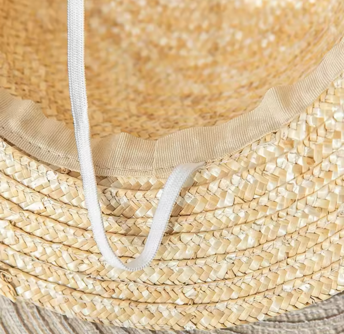 🧢 Klassischer Strohhut mit rotem Band – Zeitlos & Stilvoll!